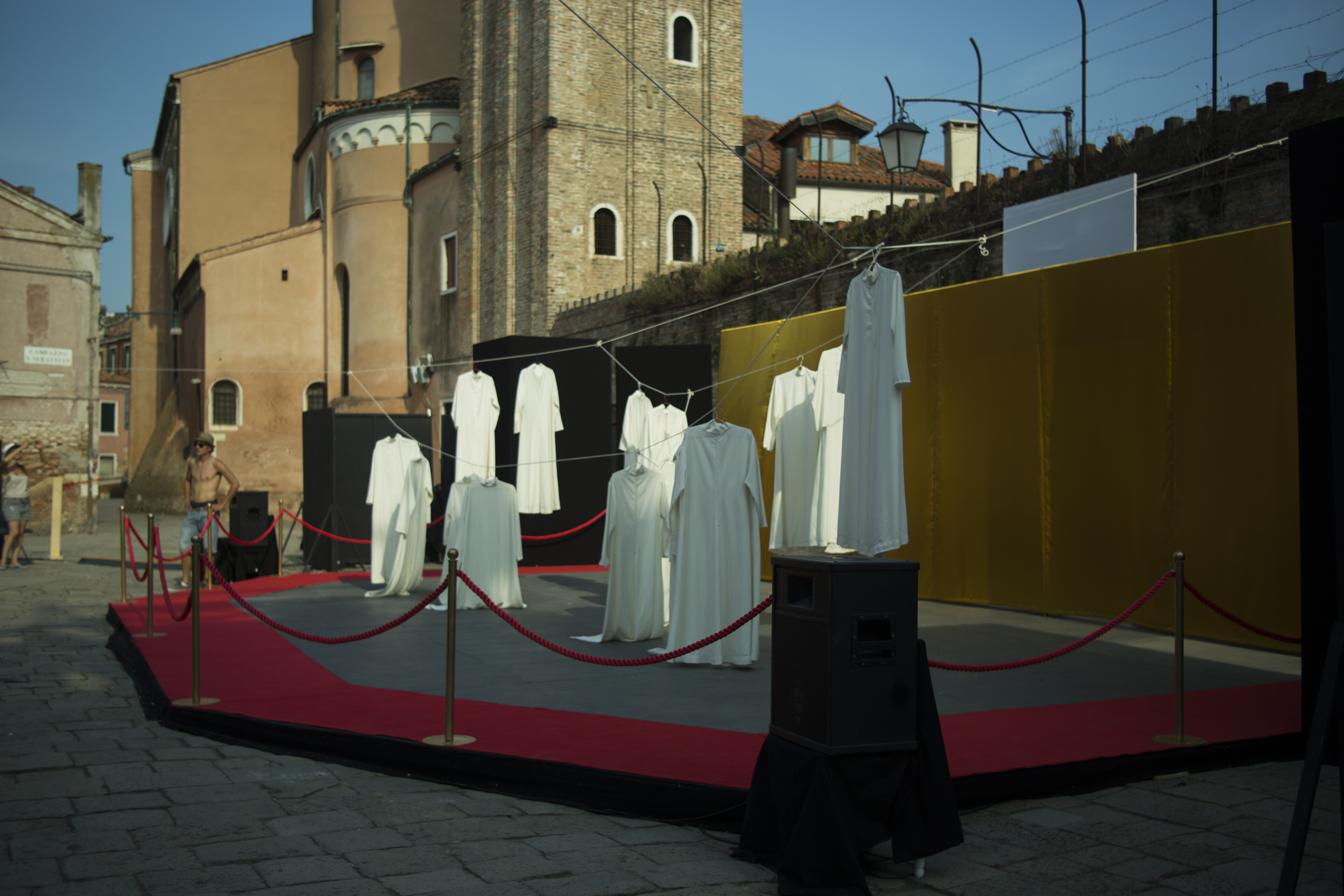 elle-genet-venice-open-stage-repetition.jpg