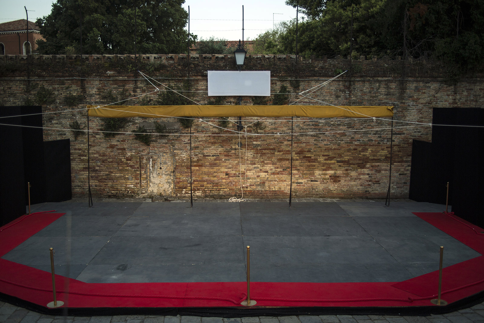 elle-genet-venice-open-stage-scenographie.jpg