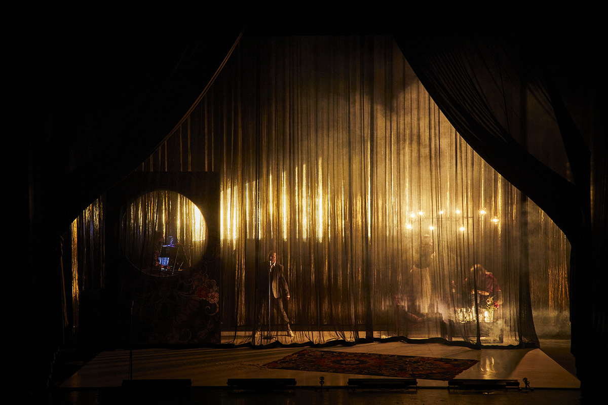 ivres-ambre-kahan-scenographie-theatre-des-celestins.jpg